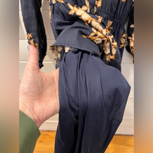 Embroidered Navy Floral Dress – ECI New York (Size 14) - Picture 9 of 12